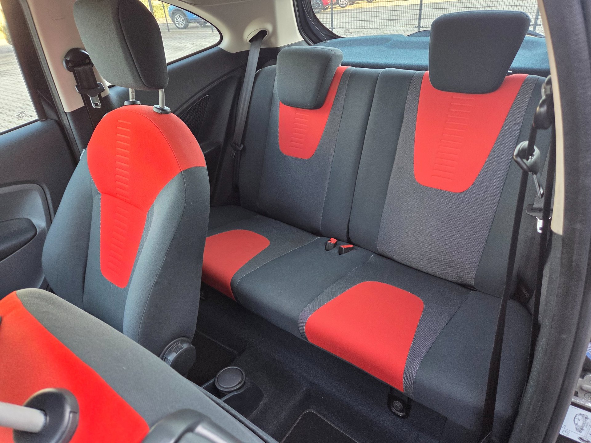 Ford Ka — foto 9