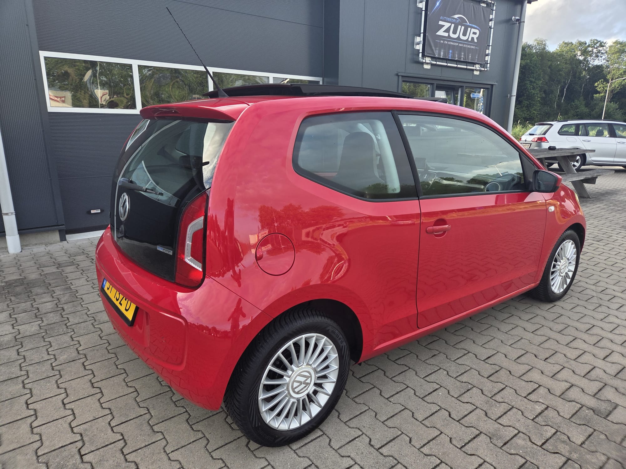 Volkswagen Up! — foto 3