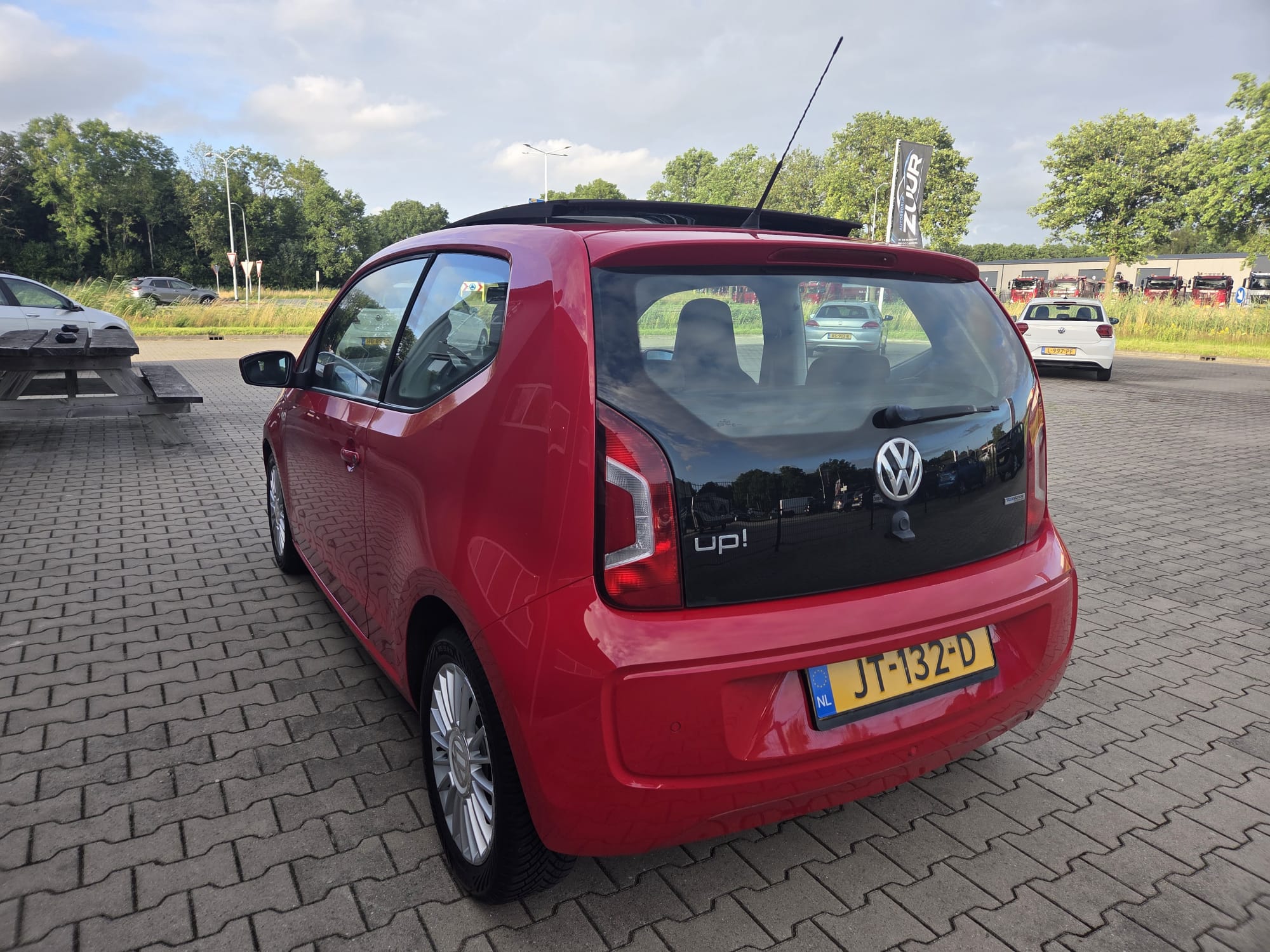 Volkswagen Up! — foto 4