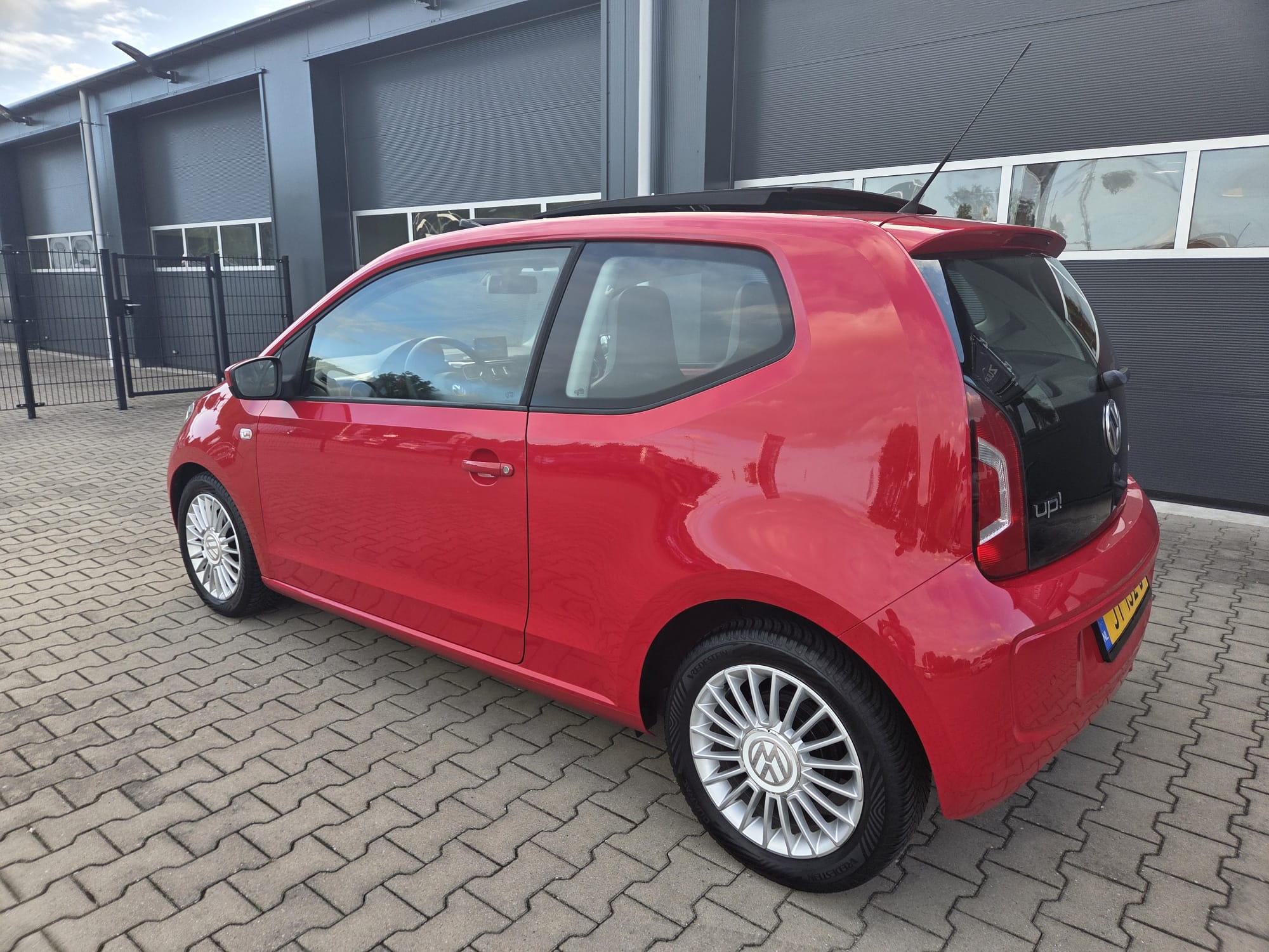 Volkswagen Up! — foto 5