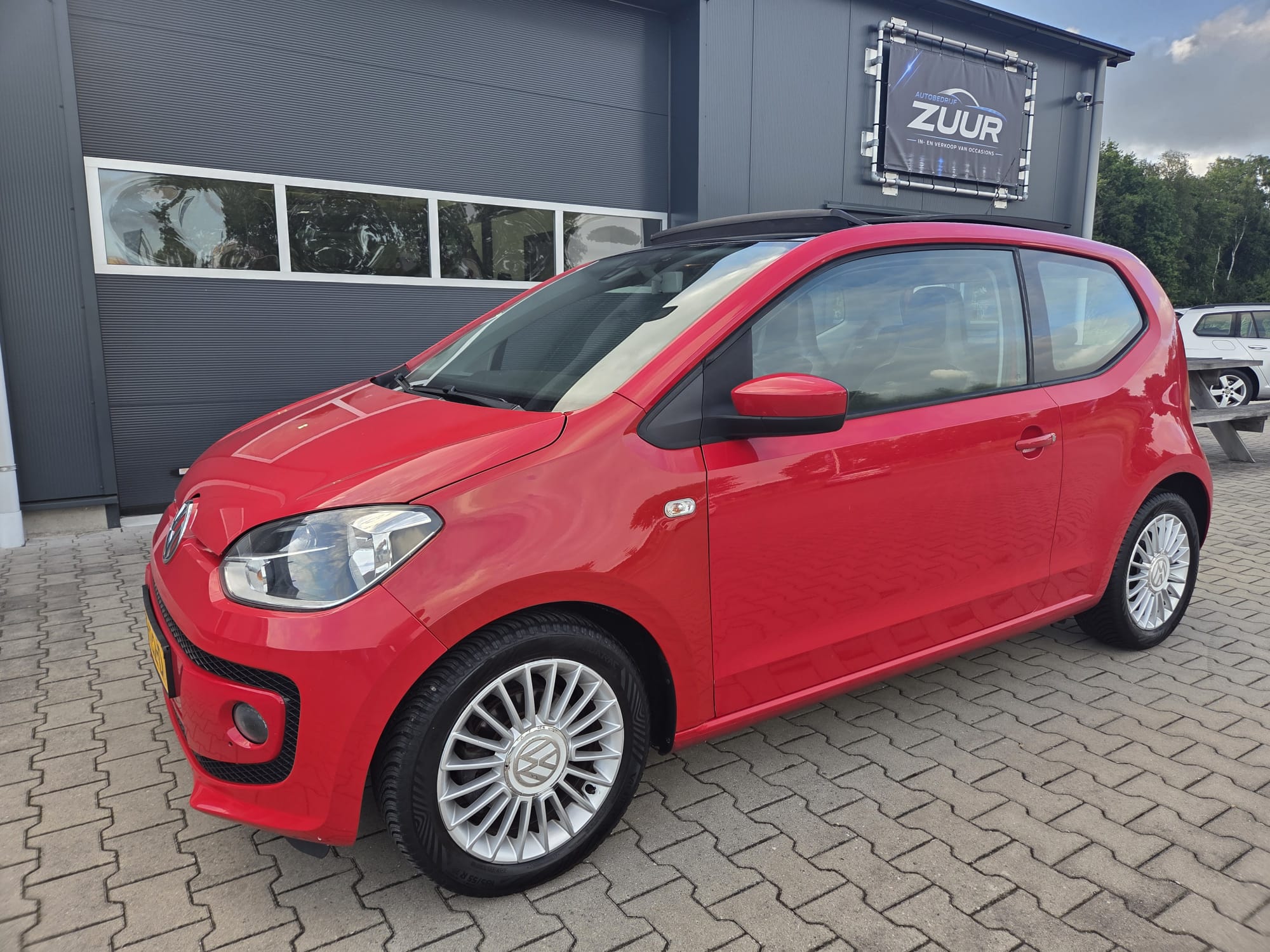 Volkswagen Up! — foto 7