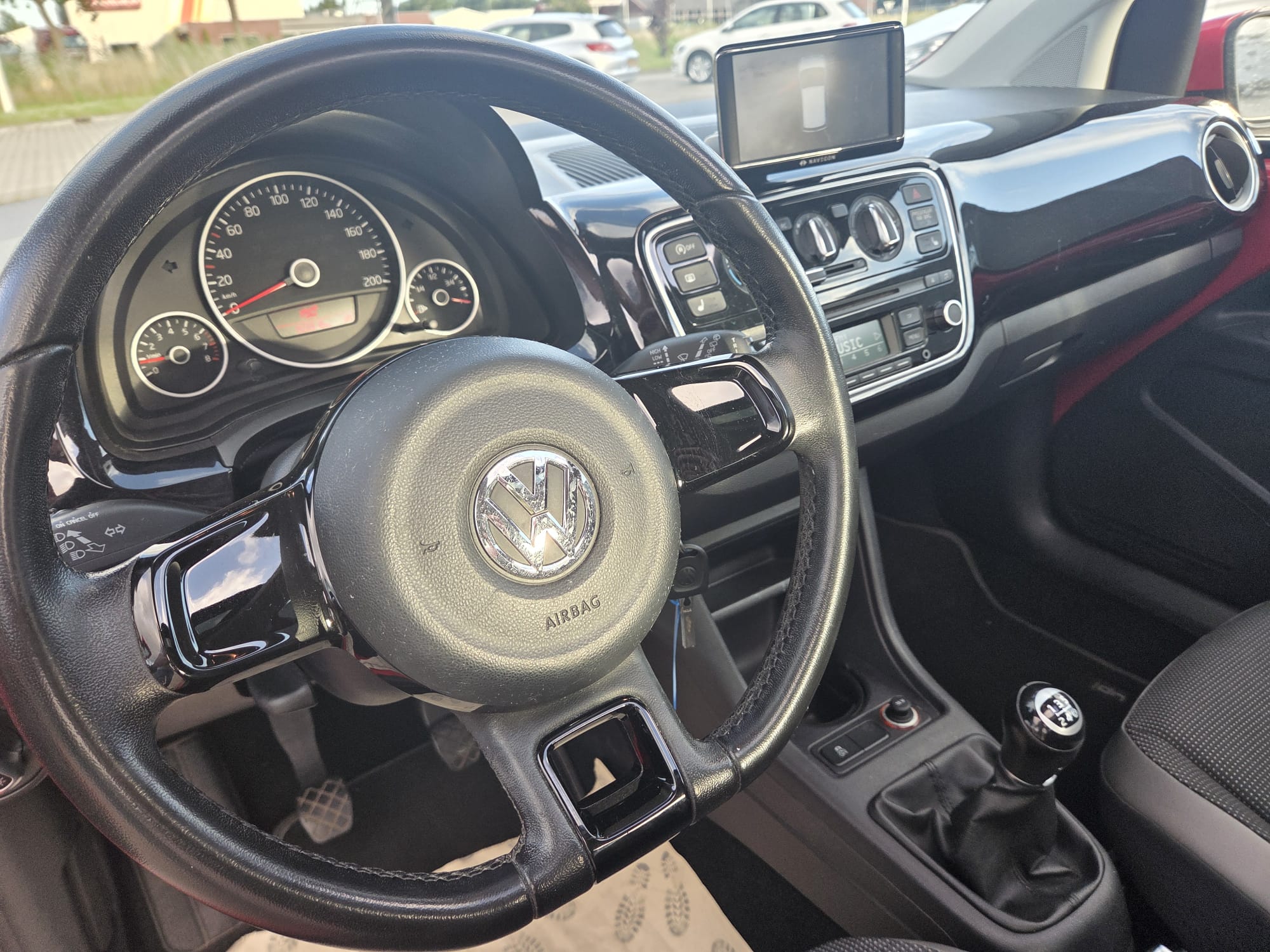Volkswagen Up! — foto 9